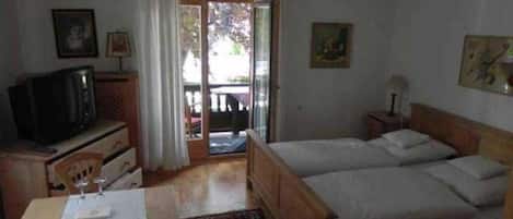 1 bedroom, WiFi, bed sheets