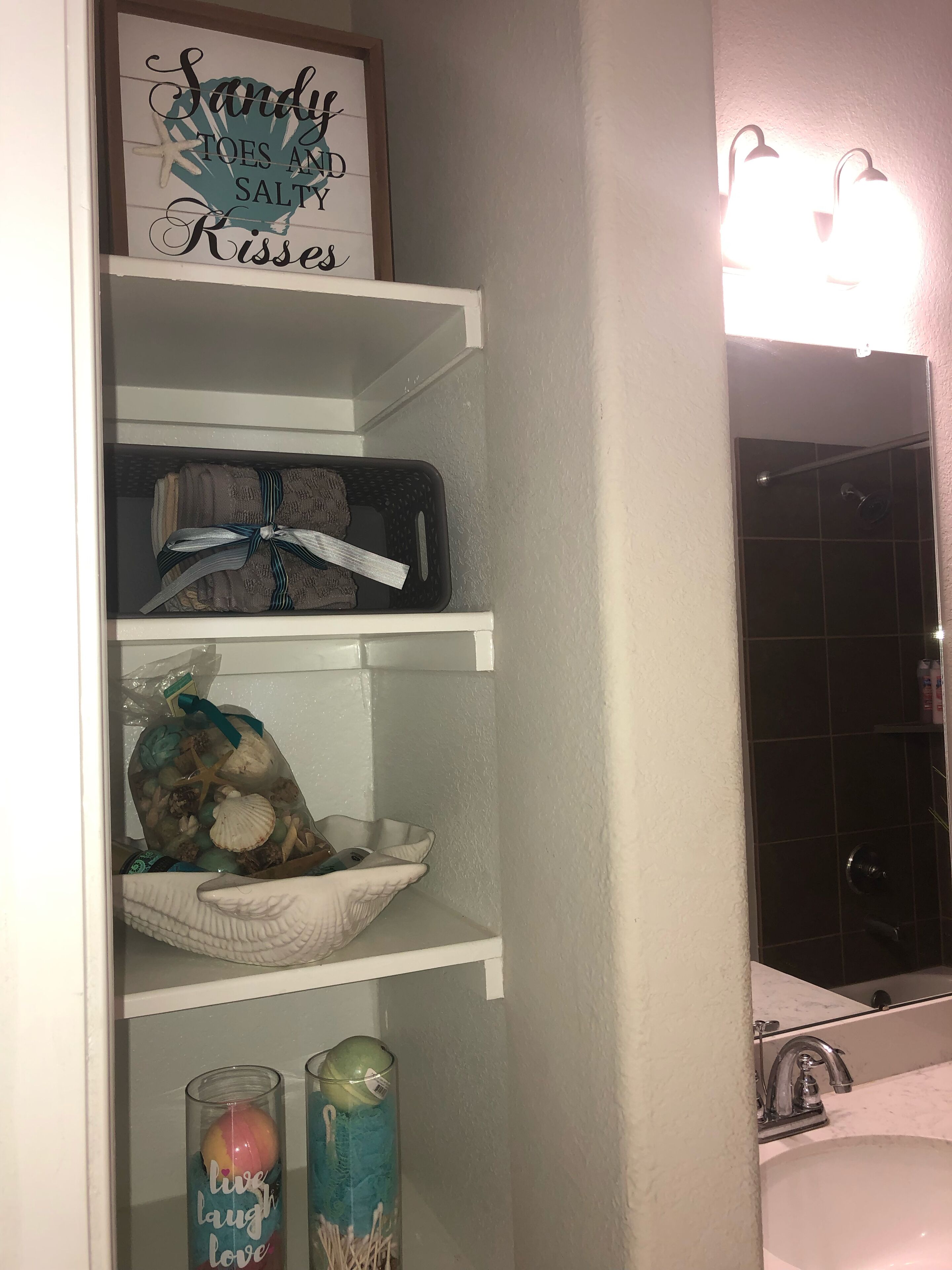 Ensemble douche/baignoire, sèche-cheveux, serviettes fournies, savon