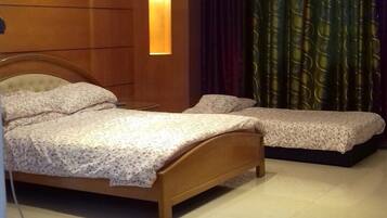 3 bedrooms, iron/ironing board, WiFi, bed sheets