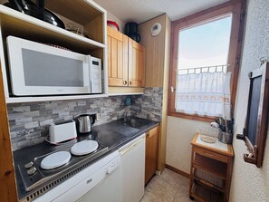 Fridge, microwave, stovetop, dishwasher - 2-room apt for 4 in La Plagne, near slopes (La Plagne)