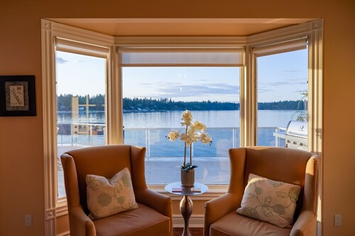 Stellamar on Hayden, Close-in Executive Waterfront