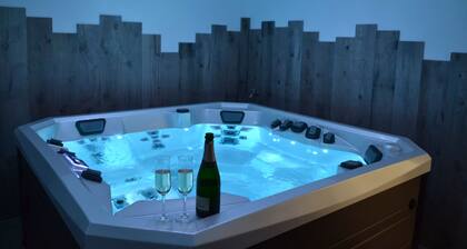 Cottage LES BULLES D'EMERAUDE mit eigenem Whirlpool im Innenbereich