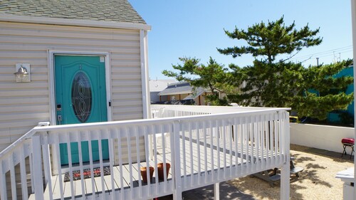 Spacious Newly Renovated Beach Block Retreat [1305-4]