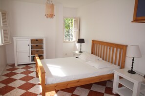 3 dormitorios, cuna de viaje, wifi gratis y ropa de cama
