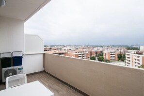 Property grounds - GuestHost - Comfortable apartment located on the seventh floor of a modern residence equipped with a lift.In 40 square meters of space it comfortably accommodates 2 people with a double bedroom.Located in the Fonte Laurentina district, near the ring road (Roma)