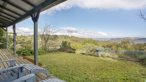 Terrace/patio - Stunning Cliff Face and Valley Views (KATOOMBA)