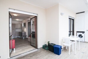 Interior - GuestHost - Comfortable apartment located on the seventh floor of a modern residence equipped with a lift.In 40 square meters of space it comfortably accommodates 2 people with a double bedroom.Located in the Fonte Laurentina district, near the ring road (Roma)