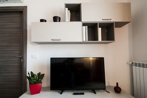 Interior - GuestHost - Comfortable apartment located on the seventh floor of a modern residence equipped with a lift.In 40 square meters of space it comfortably accommodates 2 people with a double bedroom.Located in the Fonte Laurentina district, near the ring road (Roma)