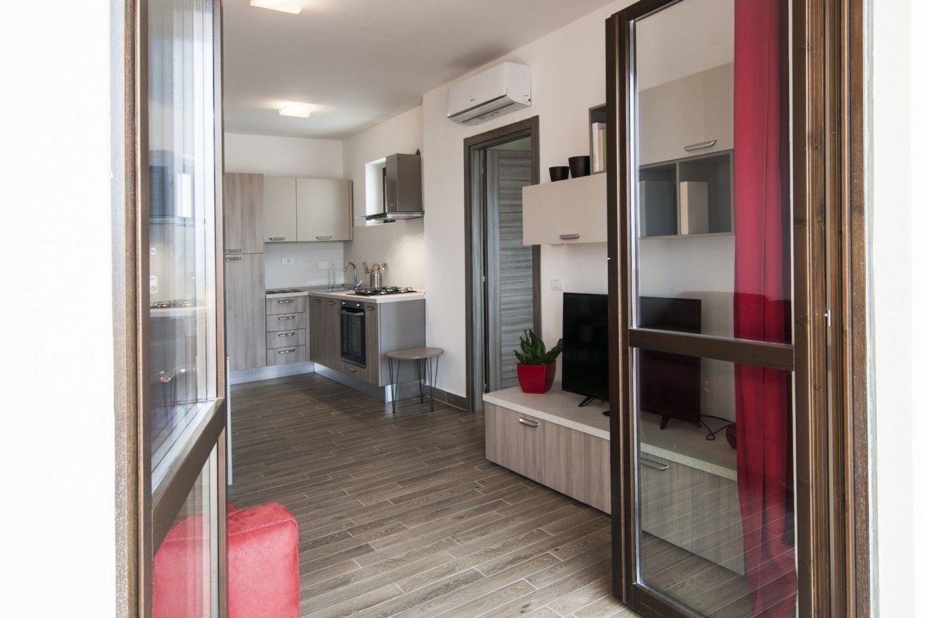 Kühlschrank, Geschirrspüler, Wasserkocher, Kochgeschirr/Geschirr/Besteck