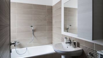 Vasca, asciugacapelli, bidet