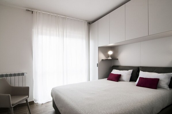 1 bedroom, iron/ironing board - Comfortable apartment located on the seventh floor of a modern residence equipped with a lift.In 40 square meters of space it comfortably accommodates 2 people with a double bedroom.Located in the Fonte Laurentina district, near the ring road, the Cecchi (Roma)