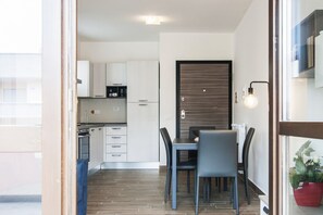 Dining - Comfortable apartment located on the seventh floor of a modern residence equipped with a lift.In 40 square meters of space it comfortably accommodates 2 people with a double bedroom.Located in the Fonte Laurentina district, near the ring road, the Cecchi (Roma)
