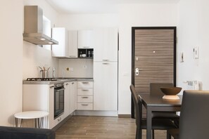 Fridge, dishwasher, electric kettle, cookware/dishes/utensils