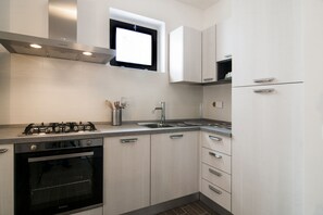 Fridge, dishwasher, electric kettle, cookware/dishes/utensils