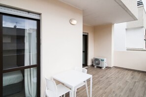 Outdoor dining - GuestHost - Comfortable apartment located on the seventh floor of a modern residence equipped with a lift.In 40 square meters of space it comfortably accommodates 2 people with a double bedroom.Located in the Fonte Laurentina district, near the ring road (Roma)