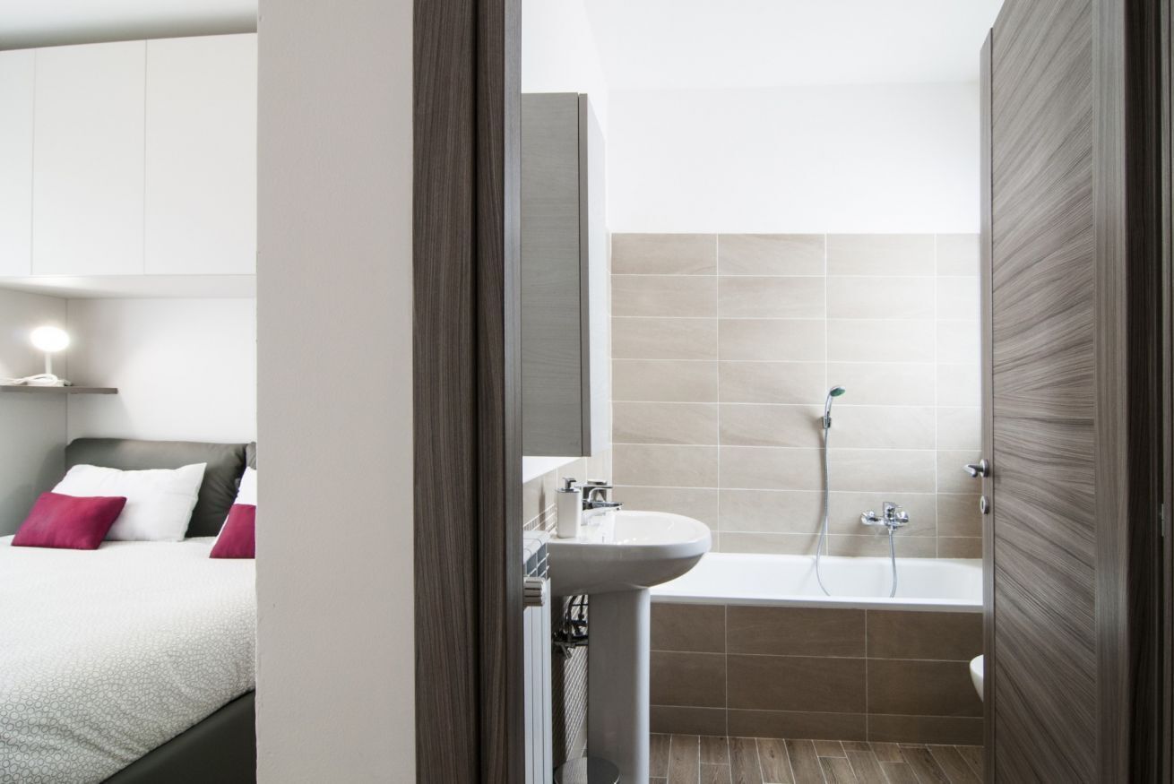 1 slaapkamer, een strijkplank/strijkijzer