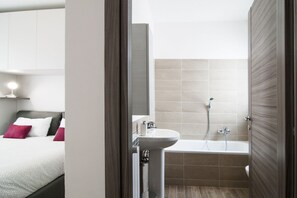 1 Schlafzimmer, Bügeleisen/Bügelbrett