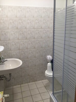 Bathroom - Apartment 1 - Apartments near Bützower See (Bützow)