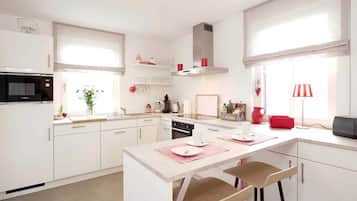 Kühlschrank, Mikrowelle, Ofen, Geschirrspüler