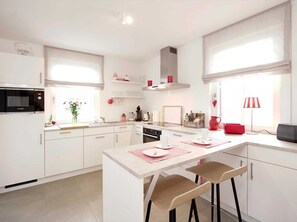 Réfrigérateur, micro-ondes, four, lave-vaisselle