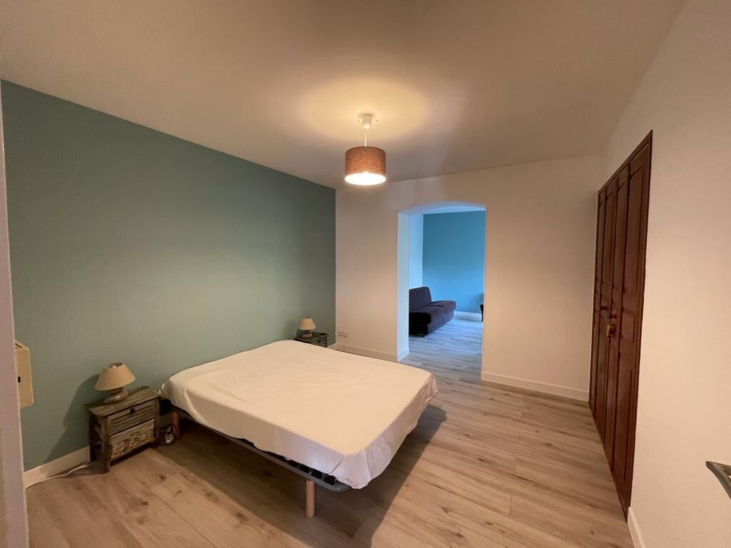 3 slaapkamers, een strijkplank/strijkijzer, reisbedje, gratis wifi
