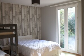3 bedrooms, iron/ironing board, travel crib, free WiFi