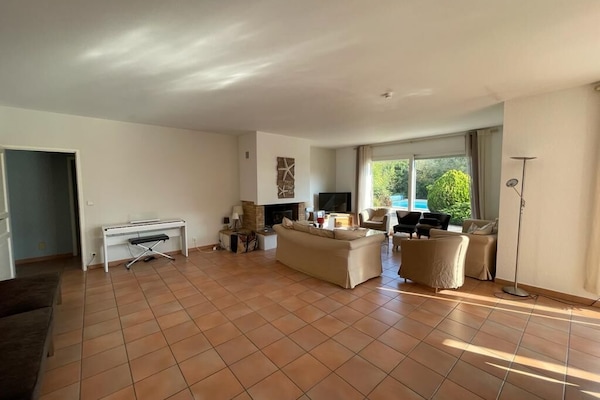 Smart TV, fireplace, table football, ping pong