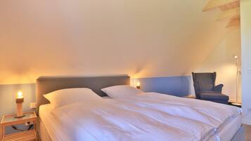 3 chambres, fer et planche Ă repasser, lit parapluie