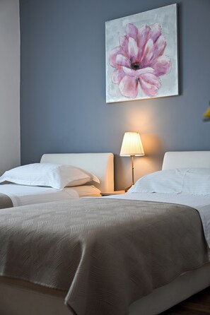 6 Schlafzimmer, Zimmersafe, Schreibtisch, schallisolierte Zimmer