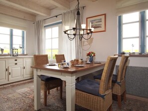 Unclassified image, 2 of 22, button