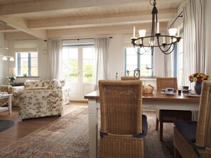 Unclassified image, 4 of 22, button