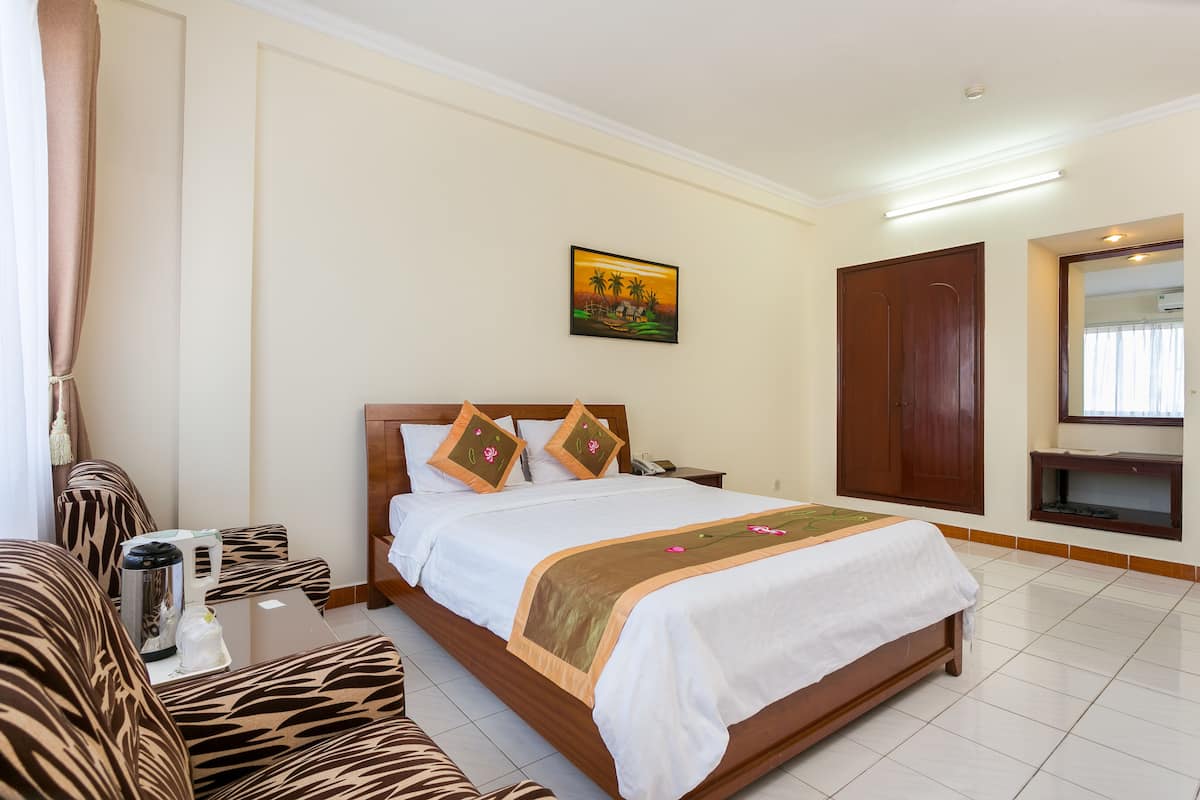 Habitación superior con 1 cama matrimonial o 2 individuales | Ropa de cama de alta calidad y caja de seguridad en la habitación
