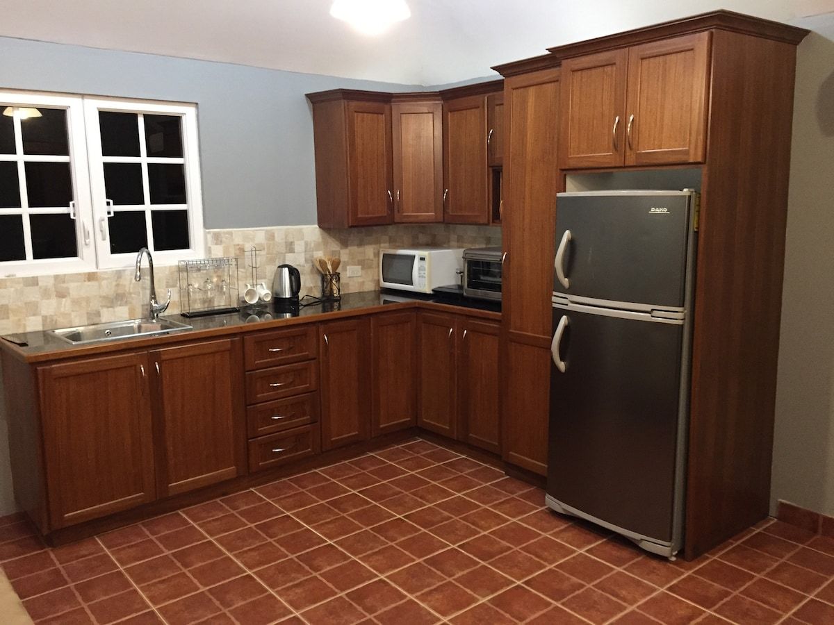 Coffee/tea maker, fridge, microwave, oven