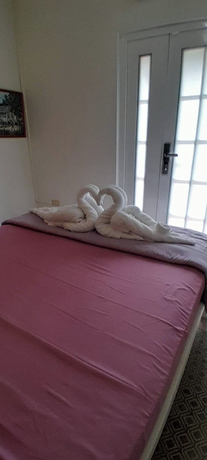 1 chambre, fer et planche à repasser, Wi-Fi gratuit, draps fournis