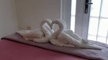 1 bedroom, iron/ironing board, WiFi (free), bed sheets