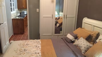 1 Schlafzimmer, BĂŒgeleisen/BĂŒgelbrett, kostenloses WLAN, BettwĂ€sche