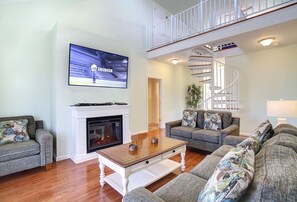 Smart TV, fireplace