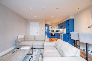 TV - Harbour and Water View Optional Parking (Galway City)