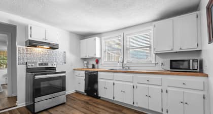 Bungalow in the Heart of Rome! Near Berry, Tennis, Hospitals, Shorter, Broad St
