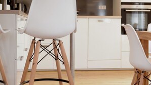 Kaffetrakter/tekoker, kjøleskap, mikrobølgeovn og oppvaskmaskin
