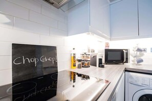 Fridge, microwave, oven, stovetop - Luxury Living Galway City. Free Secure Parking (Galway City)