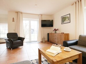 Televisión y chimenea 