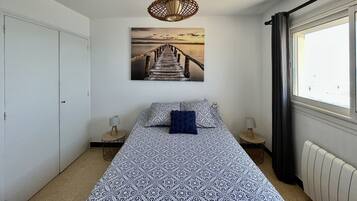 2 bedrooms, iron/ironing board, WiFi