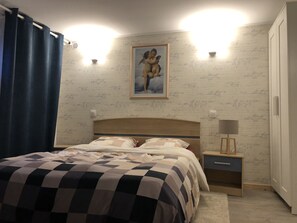 3 bedrooms, iron/ironing board, WiFi, bed sheets