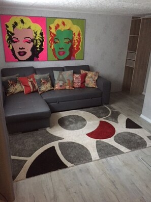Smart TV, fireplace, video games, DVD player - Bed and breakfast for 2-7 people. (Chalautre-la-Grande)