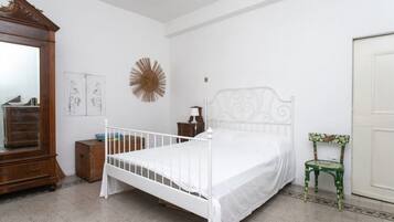2 bedrooms, bed sheets