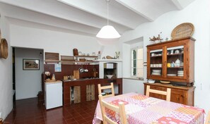 Dining - S190 - Sirolo, three-room apartment in the square (Sirolo)