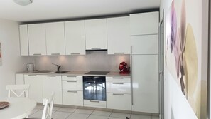 Réfrigérateur, four, plaque de cuisson, lave-vaisselle