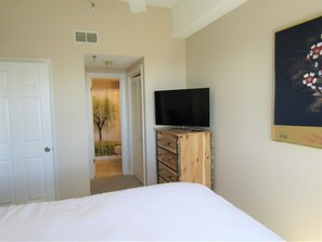 2 bedrooms, iron/ironing board, Internet, bed sheets