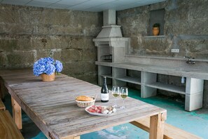 تناول الطعام بالخارج